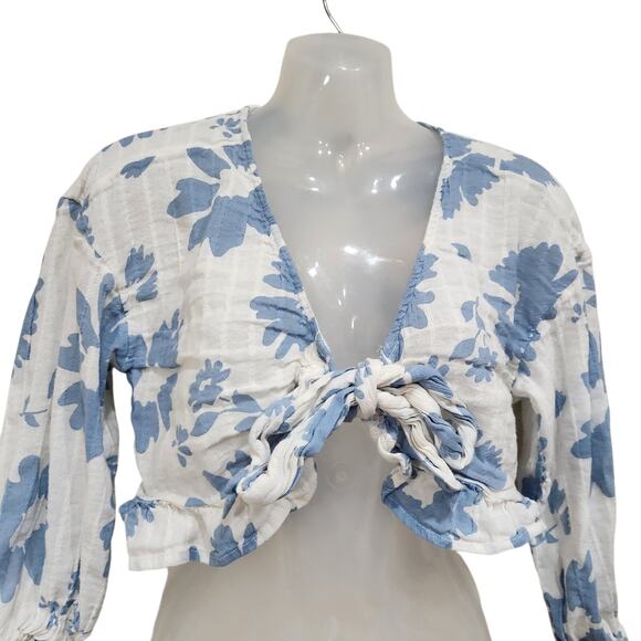 American Eagle Floral V-Neck Tie Front Crop Top 3/4 Sleeve White Blue Size XS - Picture 3 of 10